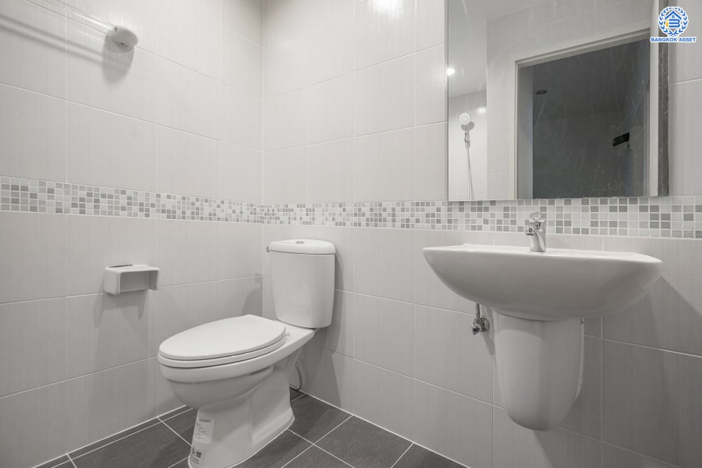 บ้านมือสองตกแต่งใหม่ โครงการ ลุมพินีทาวน์วิลล์ ราชพฤกษ์-นครอินทร์ เนื้อที่ 17.5 ตร.ว. ฟังก์ชัน 3 ห้องนอน 2 ห้องน้ำ 1 ที่จอดรถ บรรยากาศโครงการมีความเป็นส่วนตัว หน้าบ้านไม่ชนใคร พร้อมสิ่งอำนวยความสะดวกโครงการครบครัน บนทำเลดีเชื่อมต่อเข้าเมืองได้ง่าย ทั้งถนนราชพฤกษ์ ถนนนครอินทร์ จุดขึ้นทางด่วน "ศรีรัช"